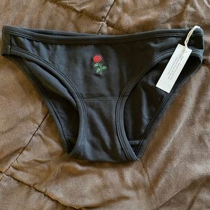 NWT ARQ/Lisa Says Gah Lou Undies - M - Black/Rose